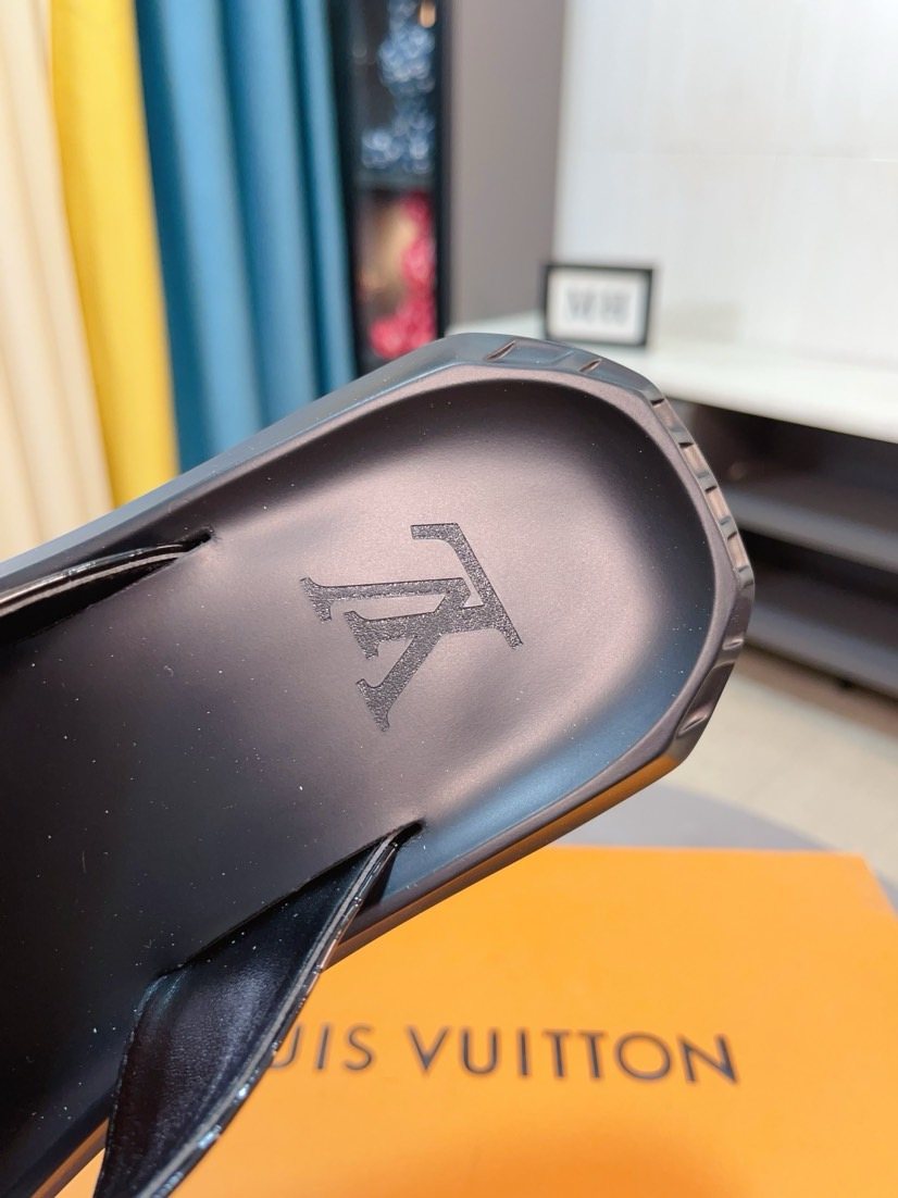 Louis Vuitton Men's Crocodile-Embossed Thong Sandals