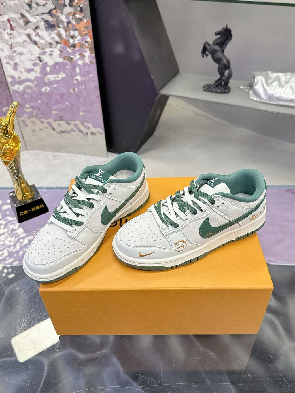 Nike Pattern Low-Top Sneakers