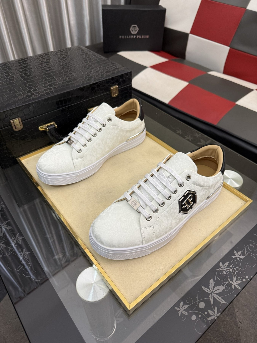 Philipp Plein Emblem Low-Top Sneakers